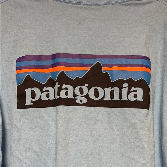 Patagonia Long Sleeve Blue Tee for Casual Comfort - Picture 5 of 5